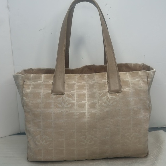 Chanel Travel Line tote in Khaki - Picture 5 of 16